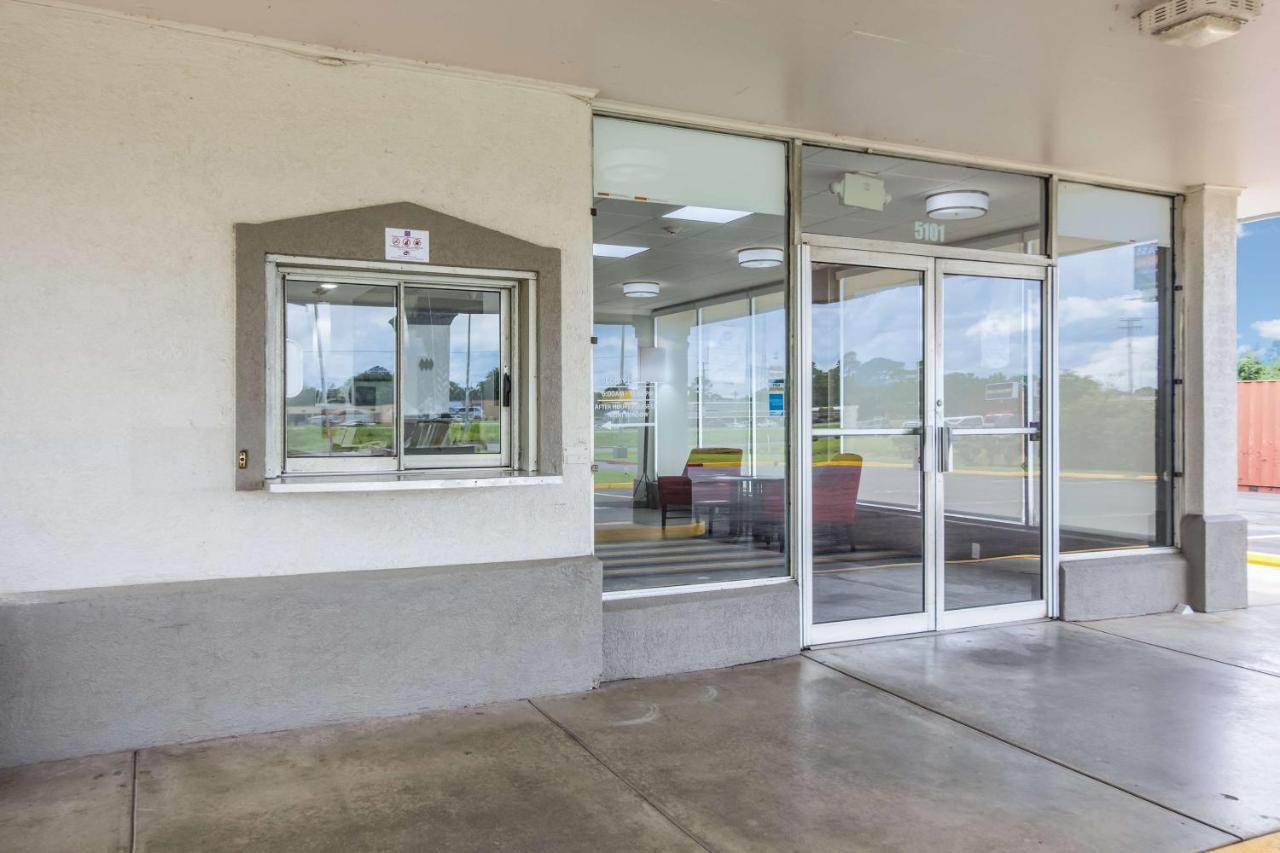 Motel 6 Groves, Tx Eksteriør bilde